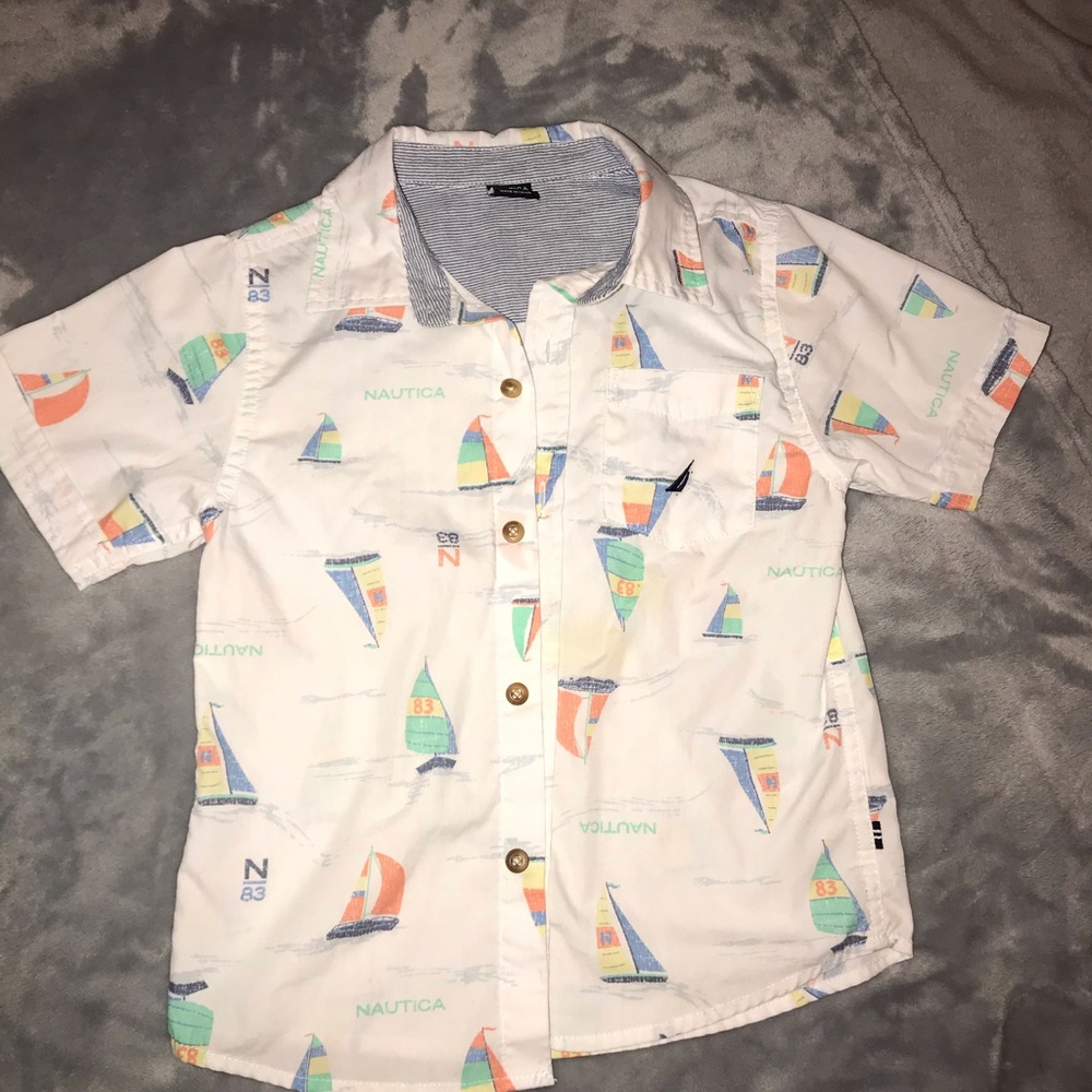 Short sleeve button up